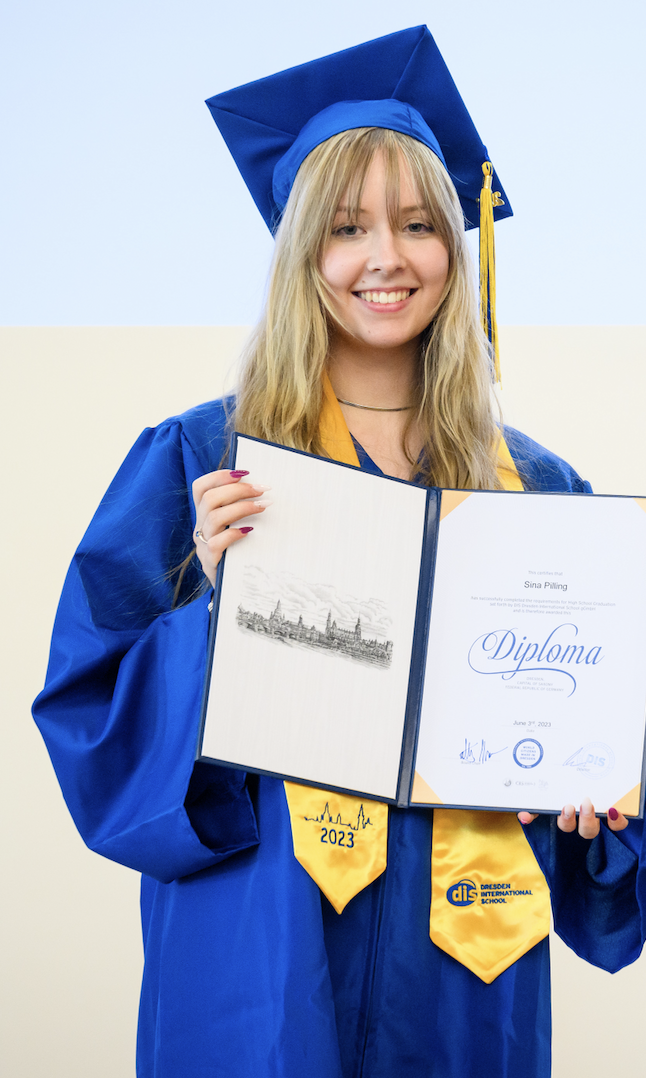 Portrait of Sina Pilling at her graduation